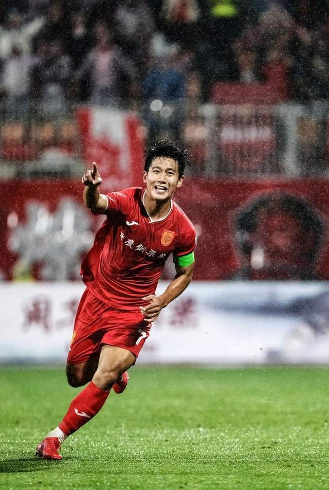 柠檬体育直播-中超16强巡礼·重庆铜梁龙:中超最嫩主帅,带最年轻的队