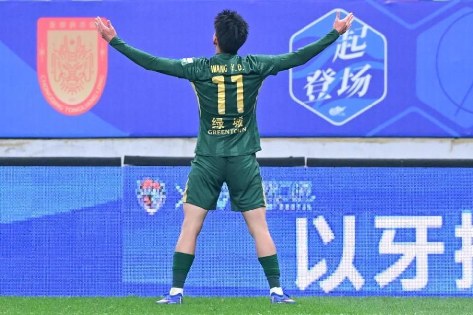 柠檬体育直播-王钰栋暴怒！终场哨后怒骂队友，赛季3次情绪失控，曾怒怼球迷
